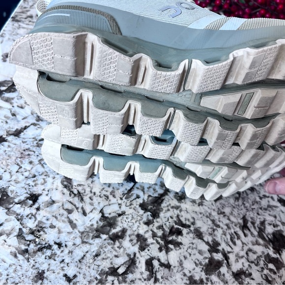 On Running Women's Gray On Cloudrock Hiking Boots Size US 9.5 - Picture 5 of 11